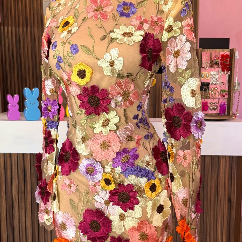 women’s embroidered floral dress 🌺 - Picture 3 of 5